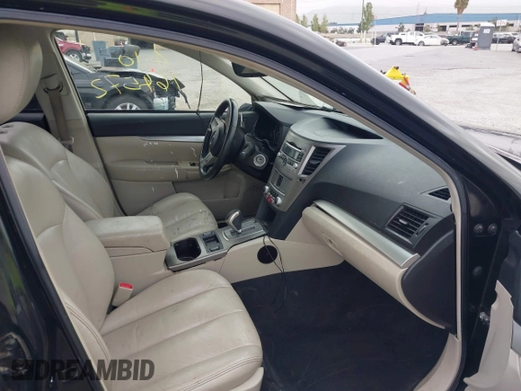 2010 Subaru Outback Premium All-Weather Anniversary z VIN 4S4BRBCC7A3349037, wystawiony jako IAAI lot #42100672 z przebiegiem 192 138 mil mil oraz . Historia ofert i sprzedaży dostępna na DreamBid. Obrazek 5.