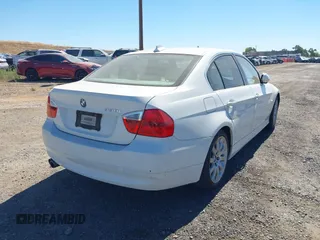2006 BMW 3 Series 330i with VIN WBAVB335X6KS37226, listed as a IAAI auction lot 40297948 with 186,788 mi miles. Bid and sale history available at carsss.com. Image 4.