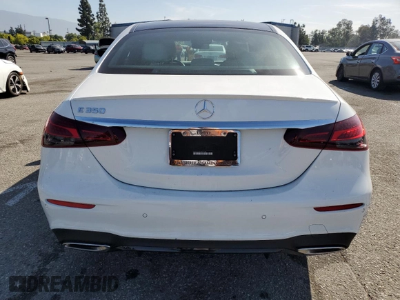 2021 Mercedes-Benz E 350 z VIN W1KZF8DB6MA919605, wystawiony jako Copart lot #57729745 z przebiegiem 19 142 mil mil oraz Szkoda całkowita • Salvage title. Historia ofert i sprzedaży dostępna na DreamBid. Obrazek 6.