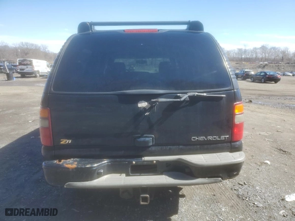 2003 Chevrolet Suburban Z71 with VIN 3GNFK16Z93G285112, listed as a Copart auction lot 49108755 with 364,468 mi miles and Salvage Title. Bid and sale history available at carsss.com. Image 6.