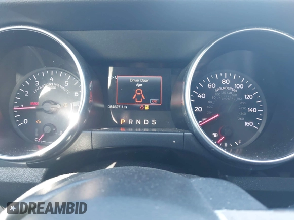 2019 Ford Mustang EcoBoost z VIN 1FATP8UH8K5162526, wystawiony jako IAAI lot #41846704 z przebiegiem 84 527 mil mil oraz . Historia ofert i sprzedaży dostępna na DreamBid. Obrazek 7.
