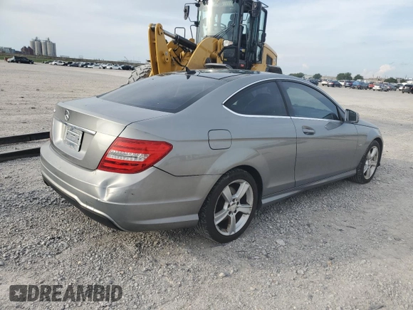 2012 Mercedes-Benz C 250 с VIN WDDGJ4HB3CF739542, выставлен на аукционе Copart как лот 62375505 с пробегом 139 214 миль миль и Списание • Salvage title. История ставок и продаж доступна на DreamBid. Изображение 3.
