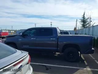 2019 Toyota Tundra 4WD SR5 with VIN 5TFHY5F1XKX800565, listed as a IAAI auction lot 41885751 with 39,370 mi miles. Bid and sale history available at carsss.com. Image 15.