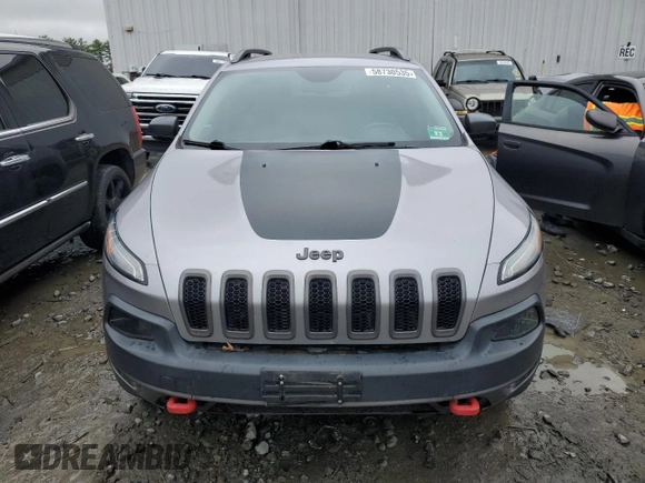 2018 Jeep Cherokee Trailhawk Leather Plus with VIN 1C4PJMBX1JD512857, listed as a Copart auction lot 58730535 with 104,252 mi miles and Clean title. Bid and sale history available at DreamBid. Image 5.