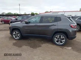 2019 Jeep Compass Limited z VIN 3C4NJDCBXKT747585, wystawiony jako IAAI lot #42209573 z przebiegiem 79 740 mil mil oraz . Historia ofert i sprzedaży dostępna na DreamBid. Obrazek 14.