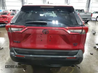 2021 Toyota RAV4 XLE z VIN 2T3P1RFV0MW206150, wystawiony jako Copart lot #57172615 z przebiegiem 55 051 mil mil oraz Szkoda całkowita • Salvage title. Historia ofert i sprzedaży dostępna na DreamBid. Obrazek 6.