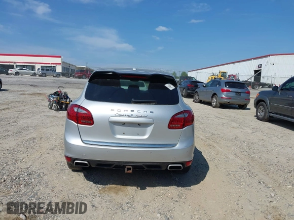 2012 Porsche Cayenne S Hybrid z VIN WP1AE2A20CLA92424, wystawiony jako IAAI lot #42315279 z przebiegiem 129 119 mil mil oraz . Historia ofert i sprzedaży dostępna na DreamBid. Obrazek 16.