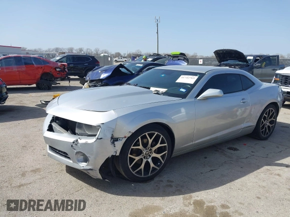 2013 Chevrolet Camaro LS с VIN 2G1FA1E32D9131600, выставлен на аукционе IAAI как лот 41742765 с пробегом 184 660 миль миль и . История ставок и продаж доступна на DreamBid. Изображение 2.
