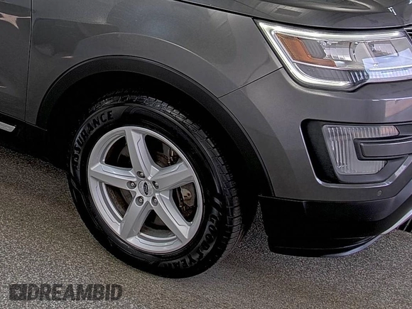 2017 Ford Explorer XLT z VIN 1FM5K8D89HGD08040, wystawiony jako IAAI lot #42516623 z przebiegiem 50 937 mil mil oraz . Historia ofert i sprzedaży dostępna na DreamBid. Obrazek 12.