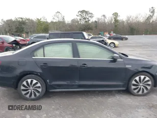 2015 Volkswagen Jetta Sedan Hybrid SEL Premium with VIN 3VW637AJXFM314288, listed as a IAAI auction lot 41715001 with 152,484 mi miles. Bid and sale history available at carsss.com. Image 13.