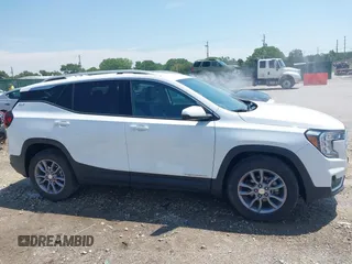 2023 GMC Terrain SLT z VIN 3GKALVEG2PL172143, wystawiony jako IAAI lot #42353393 z przebiegiem 56 609 mil mil oraz . Historia ofert i sprzedaży dostępna na DreamBid. Obrazek 13.