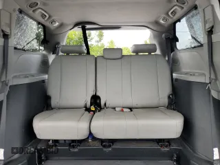 2019 Toyota Sienna XLE Auto Access Seat z VIN 5TDYZ3DC0KS980179, wystawiony jako Copart lot #61533395 z przebiegiem 32 996 mil mil oraz Szkoda całkowita • Salvage title. Historia ofert i sprzedaży dostępna na DreamBid. Obrazek 10.