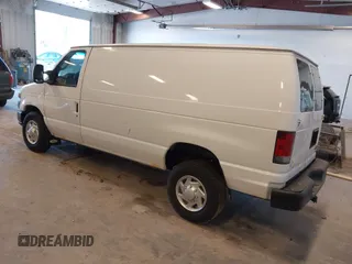 2010 Ford Econoline Cargo Commercial z VIN 1FTNE2ELXADA92282, wystawiony jako IAAI lot #42210516 z przebiegiem 102 617 mil mil oraz . Historia ofert i sprzedaży dostępna na DreamBid. Obrazek 3.