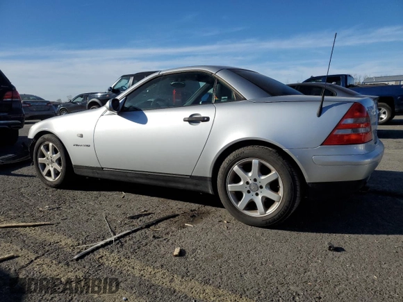 2000 Mercedes-Benz SLK-Class Kompressor with VIN WDBKK47F2YF150980, listed as a Copart auction lot 77537264 with 82,206 mi miles and Salvage Title. Bid and sale history available at carsss.com. Image 2.