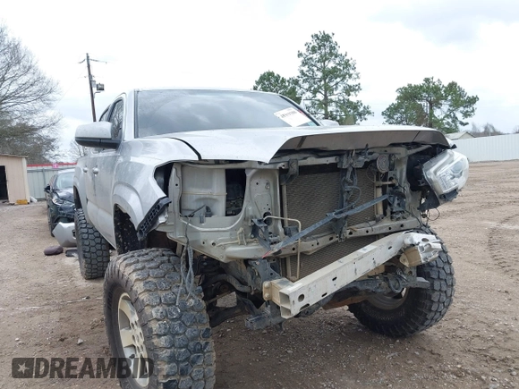 2017 Toyota Tacoma SR z VIN 5TFAX5GN0HX083950, wystawiony jako IAAI lot #41519388 z przebiegiem 130 211 mil mil oraz . Historia ofert i sprzedaży dostępna na DreamBid. Obrazek 6.