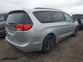 2018 Chrysler Pacifica Limited with VIN 2C4RC1GG2JR230718, listed as a IAAI auction lot 41837691 with 109,811 mi miles. Bid and sale history available at carsss.com. Image 4.