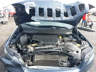 2020 Jeep Cherokee Latitude z VIN 1C4PJLCB7LD631903, wystawiony jako IAAI lot #42523873 z przebiegiem 49 651 mil mil oraz . Historia ofert i sprzedaży dostępna na DreamBid. Obrazek 10.