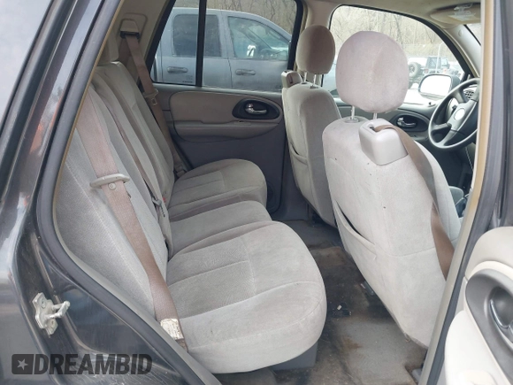 2007 Chevrolet TrailBlazer LS with VIN 1GNDT13S972114838, listed as a IAAI auction lot 41905506 with 192,123 mi miles. Bid and sale history available at carsss.com. Image 8.