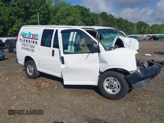 2017 GMC Savana Cargo z VIN 1GTW7AFG9H1117887, wystawiony jako IAAI lot #42233506 z przebiegiem Nie podano mil oraz . Historia ofert i sprzedaży dostępna na DreamBid. Obrazek 1.