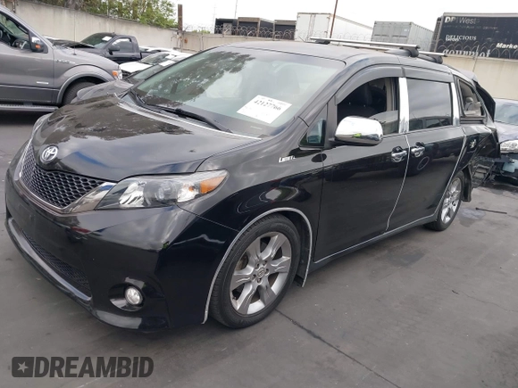 2013 Toyota Sienna SE z VIN 5TDXK3DC3DS405075, wystawiony jako IAAI lot #42127766 z przebiegiem 74 110 mil mil oraz . Historia ofert i sprzedaży dostępna na DreamBid. Obrazek 20.
