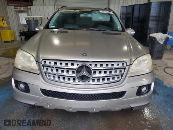 2006 Mercedes-Benz M 500 z VIN 4JGBB75EX6A043551, wystawiony jako Copart lot #55937265 z przebiegiem 120 923 mil mil oraz Szkoda całkowita • Salvage title. Historia ofert i sprzedaży dostępna na DreamBid. Obrazek 5.