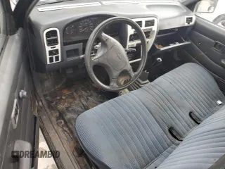 1994 Nissan Frontier XE z VIN 1N6SD16S3RC305688, wystawiony jako Copart lot #54371715 z przebiegiem 207 543 mil mil oraz Szkoda całkowita • Salvage title. Historia ofert i sprzedaży dostępna na DreamBid. Obrazek 8.