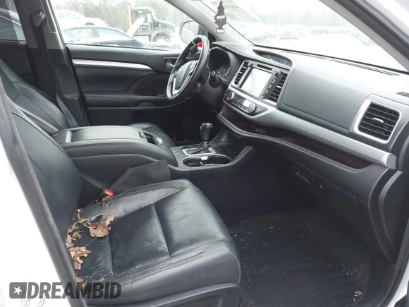 2018 Toyota Highlander SE z VIN 5TDJZRFH3JS556538, wystawiony jako IAAI lot #41470898 z przebiegiem 149 464 mil mil oraz . Historia ofert i sprzedaży dostępna na DreamBid. Obrazek 5.