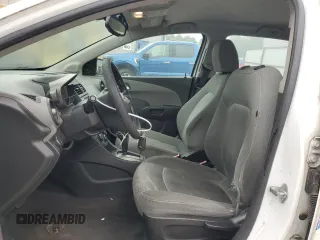 2012 Chevrolet Sonic LS z VIN 1G1JA6SH8C4108007, wystawiony jako Copart lot #58309035 z przebiegiem 147 249 mil mil oraz Czysty tytuł • Clean title. Historia ofert i sprzedaży dostępna na DreamBid. Obrazek 7.