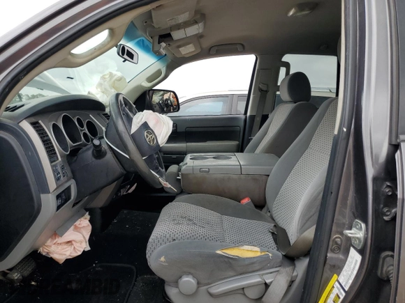 2013 Toyota Tundra z VIN 5TFRM5F14DX055704, wystawiony jako Copart lot #55935965 z przebiegiem 179 268 mil mil oraz Szkoda całkowita • Salvage title. Historia ofert i sprzedaży dostępna na DreamBid. Obrazek 7.