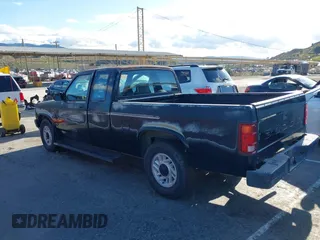 1992 Dodge Dakota with VIN 1B7FL23X8NS688637, listed as a IAAI auction lot 41929204 with 125,967 mi miles. Bid and sale history available at carsss.com. Image 3.