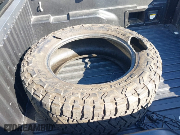 2018 Toyota Tacoma SR5 z VIN 3TMAZ5CN0JM077058, wystawiony jako IAAI lot #41685472 z przebiegiem 37 945 mil mil oraz . Historia ofert i sprzedaży dostępna na DreamBid. Obrazek 12.