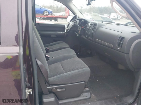 2008 Chevrolet Silverado 1500 Work Truck with VIN 1GCEC19C08Z110229, listed as a IAAI auction lot 41608954 with 40,260 mi miles. Bid and sale history available at carsss.com. Image 5.