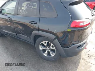 2015 Jeep Cherokee Trailhawk with VIN 1C4PJMBS6FW786622, listed as a IAAI auction lot 42403215 with 148,205 mi miles and . Bid and sale history available at DreamBid. Image 6.
