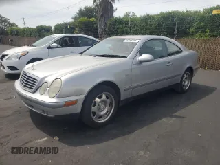 1999 Mercedes-Benz CLK 320/430 z VIN WDBLJ65G5XF100670, wystawiony jako Copart lot #55385595 z przebiegiem 126 985 mil mil oraz Czysty tytuł • Clean title. Historia ofert i sprzedaży dostępna na DreamBid. Obrazek 1.