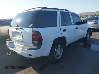2006 Chevrolet TrailBlazer LS with VIN 1GNDT13S762342786, listed as a IAAI auction lot 39932194 with 288,370 mi miles and . Bid and sale history available at DreamBid. Image 4.