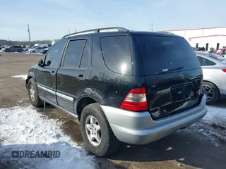 1998 Mercedes-Benz M-Class with VIN 4JGAB54E5WA041689, listed as a IAAI auction lot 41302422 with 207,103 mi miles. Bid and sale history available at carsss.com. Image 3.