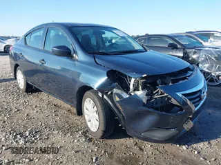 2017 Nissan Versa S Plus z VIN 3N1CN7AP7HL830950, wystawiony jako IAAI lot #41531215 z przebiegiem 108 100 mil mil oraz . Historia ofert i sprzedaży dostępna na DreamBid. Obrazek 1.