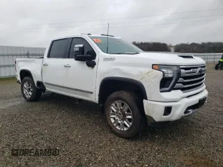 2024 Chevrolet Silverado 3500HD High Country with VIN 1GC4YVEY4RF106354, listed as a Copart auction lot 84701304 with 17,933 mi miles and Salvage Title. Bid and sale history available at carsss.com. Image 4.