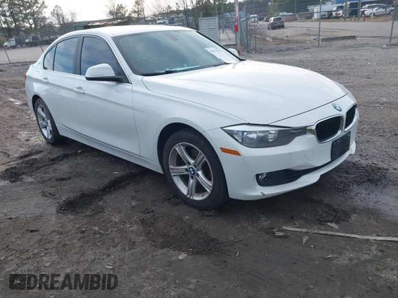 2015 BMW 3 Series 328i xDrive z VIN WBA3B5C51FF959597, wystawiony jako IAAI lot #41531841 z przebiegiem 143 424 mil mil oraz . Historia ofert i sprzedaży dostępna na DreamBid. Obrazek 1.