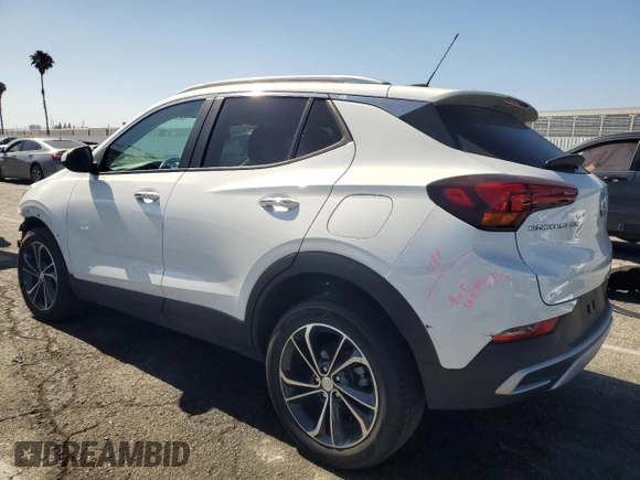 2021 Buick Encore GX Select z VIN KL4MMDS24MB142979, wystawiony jako Copart lot #61198875 z przebiegiem 22 200 mil mil oraz Szkoda całkowita • Salvage title. Historia ofert i sprzedaży dostępna na DreamBid. Obrazek 2.