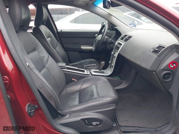 2011 Volvo S40 with VIN YV1672MS1B2549902, listed as a IAAI auction lot 41019576 with 97,101 mi miles. Bid and sale history available at carsss.com. Image 5.