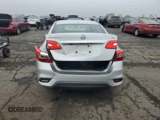 2018 Nissan Sentra SV z VIN 3N1AB7AP9JL661911, wystawiony jako Copart lot #56884985 z przebiegiem 43 129 mil mil oraz Szkoda całkowita • Salvage title. Historia ofert i sprzedaży dostępna na DreamBid. Obrazek 6.