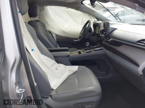2021 Toyota Sienna XLE with VIN 5TDYRKEC1MS068172, listed as a IAAI auction lot 41557339 with 35,734 mi miles. Bid and sale history available at carsss.com. Image 5.