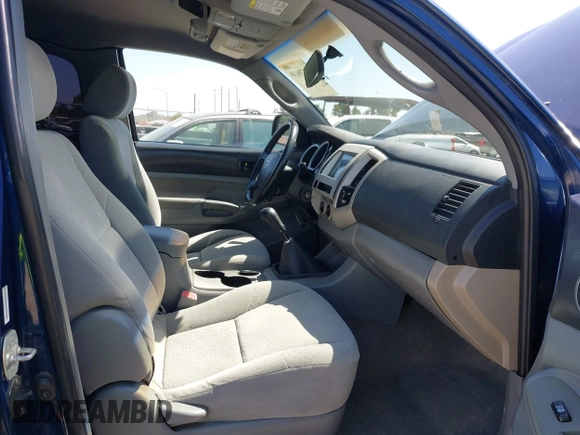2005 Toyota Tacoma z VIN 5TEUU42N25Z099188, wystawiony jako IAAI lot #42179039 z przebiegiem 147 058 mil mil oraz . Historia ofert i sprzedaży dostępna na DreamBid. Obrazek 5.
