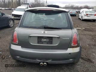 2005 MINI Hardtop S с VIN WMWRE33465TD90908, выставлен на аукционе Copart как лот 50671585 с пробегом Не указан миль и Списание • Salvage title. История ставок и продаж доступна на DreamBid. Изображение 6.