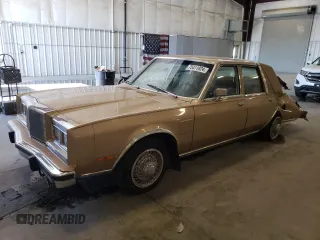 1983 Chrysler New Yorker 5th Ave Edition z VIN 2C3BF66P5DR150653, wystawiony jako Copart lot #75411924 z przebiegiem 67 095 mil mil oraz Szkody całkowita. Historia ofert i sprzedaży dostępna na DreamBid. Obrazek 1.