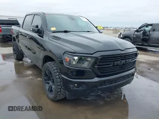 2020 Ram 1500 Big Horn z VIN 1C6SRFFT6LN323129, wystawiony jako IAAI lot #41618193 z przebiegiem 74 398 mil mil oraz . Historia ofert i sprzedaży dostępna na DreamBid. Obrazek 1.