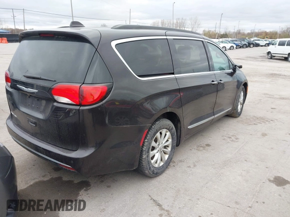 2017 Chrysler Pacifica Touring L with VIN 2C4RC1BG1HR797200, listed as a IAAI auction lot 42044020 with 124,115 mi miles and . Bid and sale history available at DreamBid. Image 4.