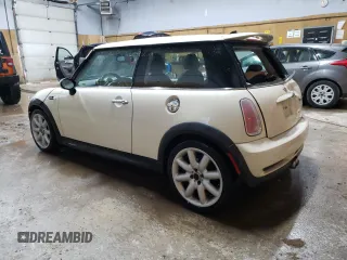 2005 MINI Hardtop S with VIN WMWRE33485TD93762, listed as a Copart auction lot 52388305 with 94,715 mi miles and Clean Title. Bid and sale history available at DreamBid. Image 2.