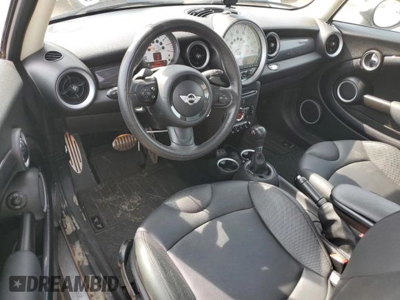 2013 MINI Hardtop S with VIN WMWSV3C52DT396033, listed as a Copart auction lot 61041585 with 83,873 mi miles and Salvage title. Bid and sale history available at DreamBid. Image 8.